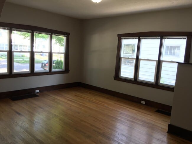 Building Photo - 253 Valley Ave SW