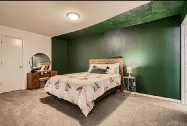 Building Photo - Spacious Townhome in Aurora