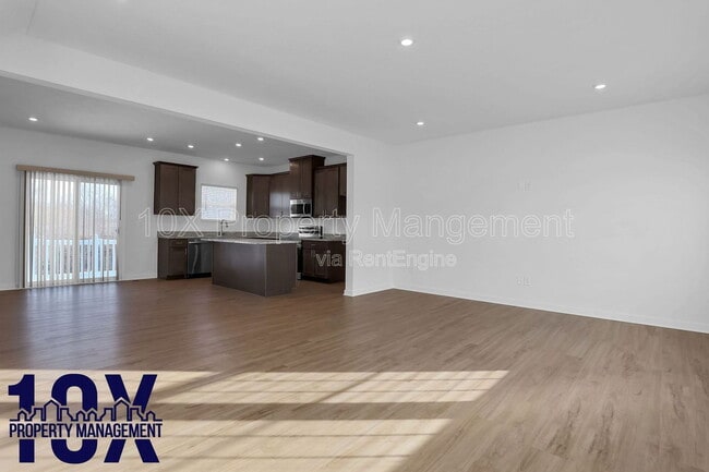 Building Photo - 3246 Mackinac Dr