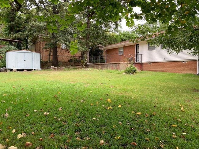 Building Photo - 4511 Greenway Dr