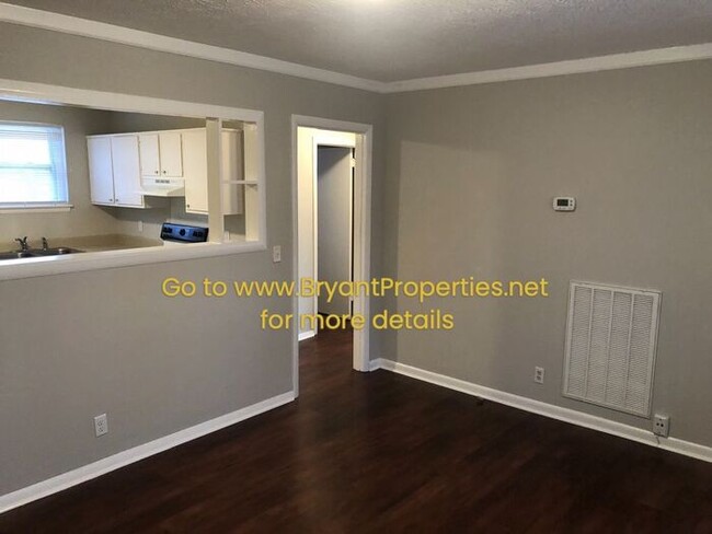 Building Photo - Hendersonville - 2 Bedroom Duplex Basement...