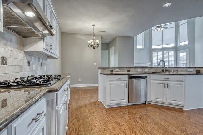 Building Photo - 6533 Riveredge Dr