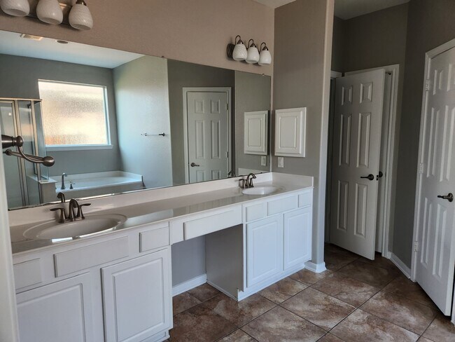 Building Photo - 20676 Oakhurst Meadows Dr