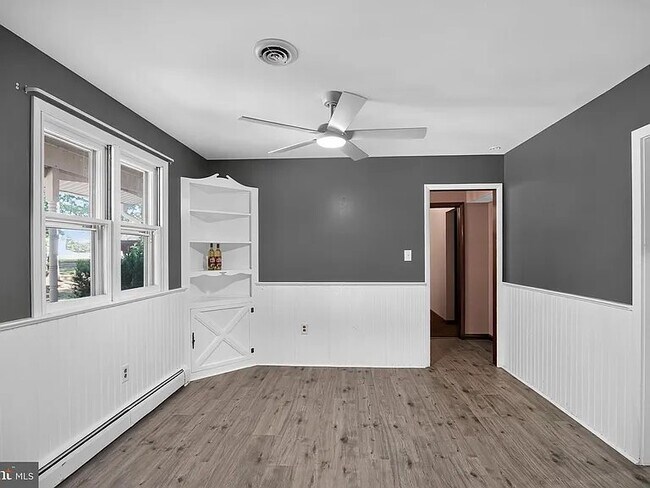 Building Photo - 930 Sykesville Rd