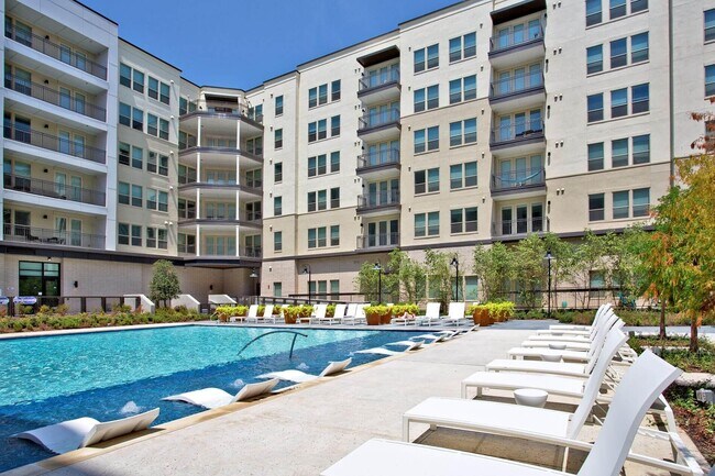 Building Photo - 101 S Center St