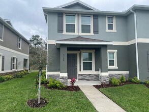 Building Photo - Beautiful, Newer 3/2.5 Apopka Townhome in Windrose!