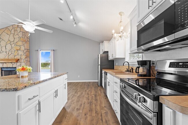 Building Photo - 140 Meadowview Dr