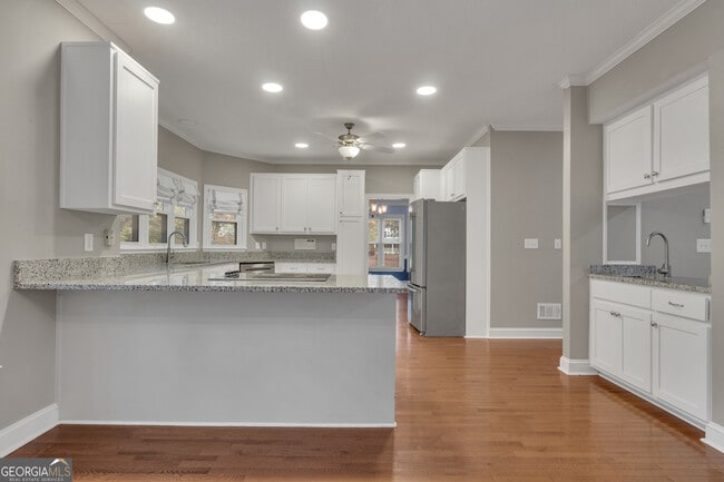 Building Photo - 135 Handshaker Ct