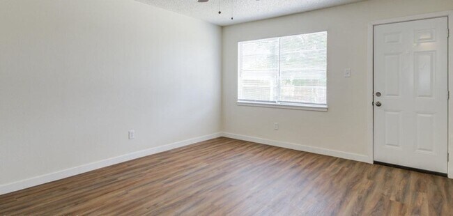Building Photo - 3/2/1 FOR LEASE - SOUTH LUBBOCK