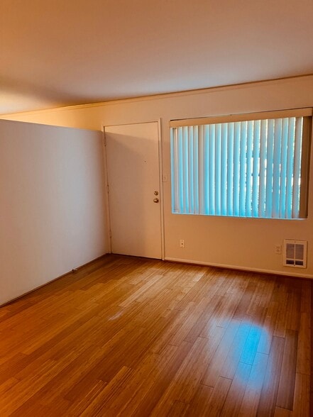 Building Photo - 5409 NE 65th St