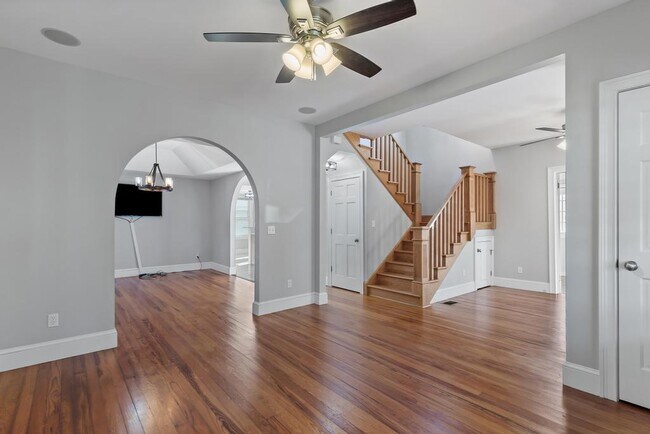 Building Photo - 313 St George St