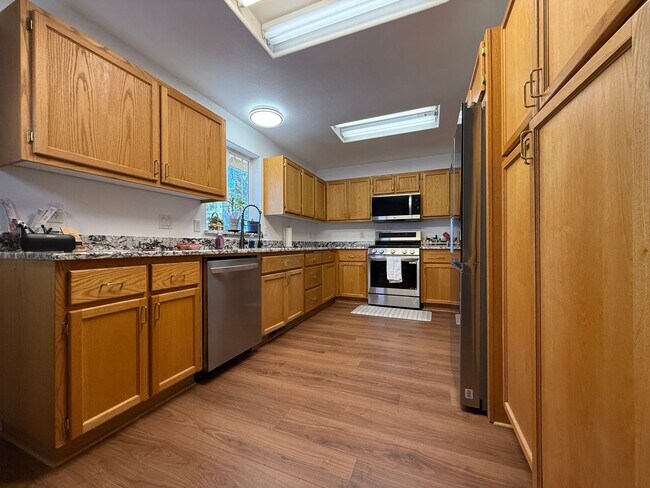 Building Photo - UPDATED BOYD ACRES HOME ON LARGER CORNER LOT!! MUST SEE!!