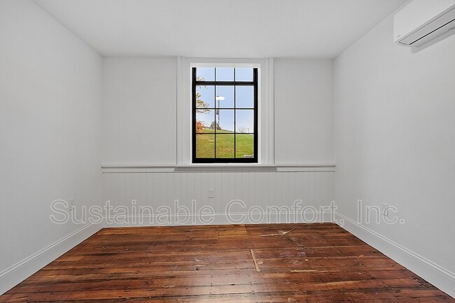 Building Photo - 205 Summer St