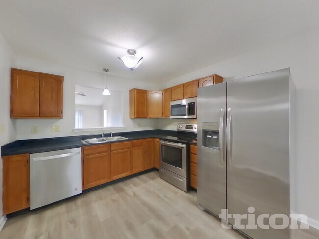 Building Photo - 1039 Central Park Blvd S