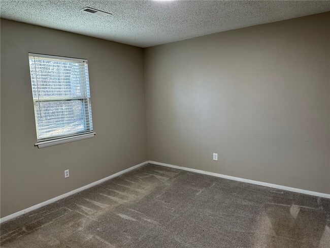 Building Photo - 332 W Nightingale Cir