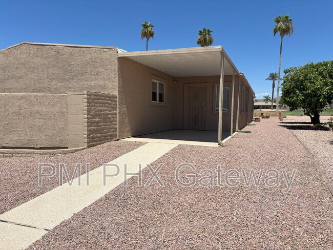 Building Photo - 2129 N Rosburg Dr