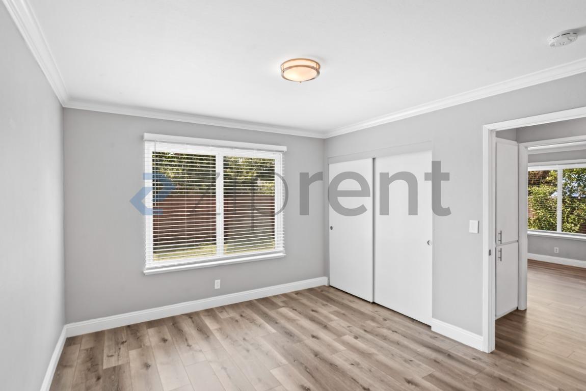 Building Photo - Unit