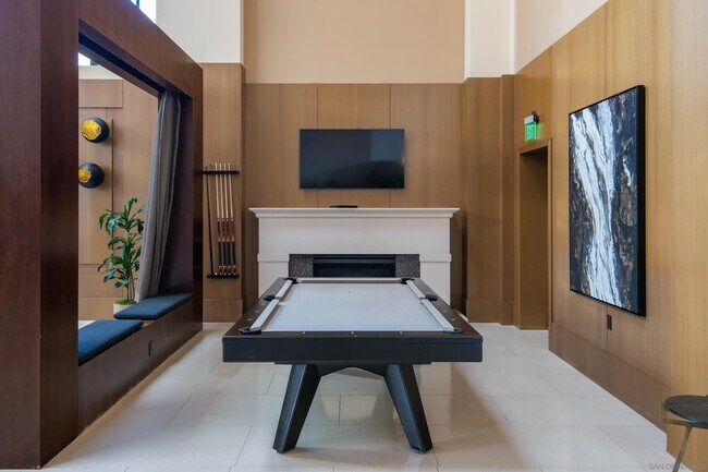 Building Photo - 700 W E St