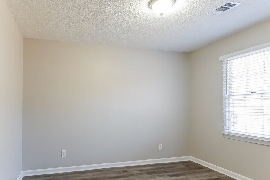 Building Photo - 2981 Sutton Dr SW