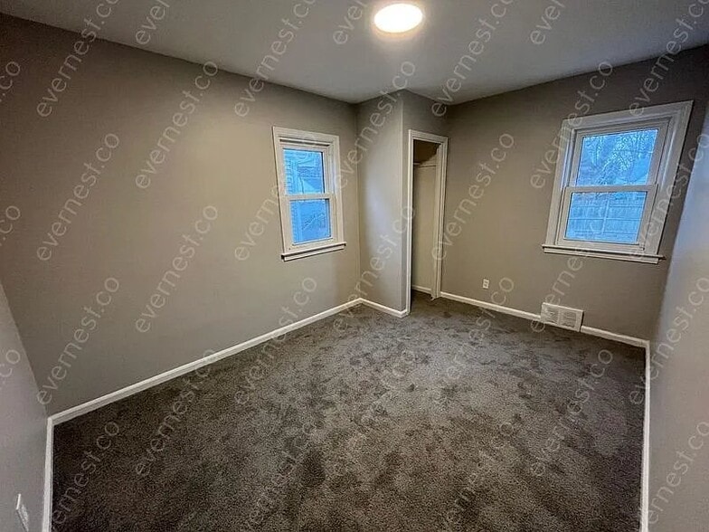 Building Photo - 84 W Shevlin Ave