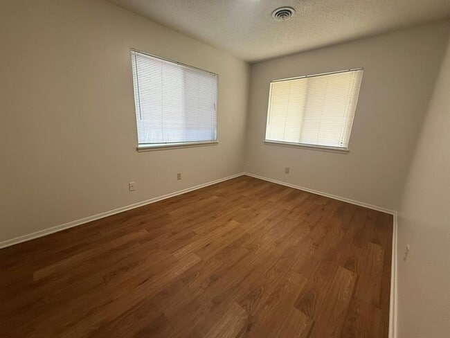 Building Photo - 2805 Ashdale Dr