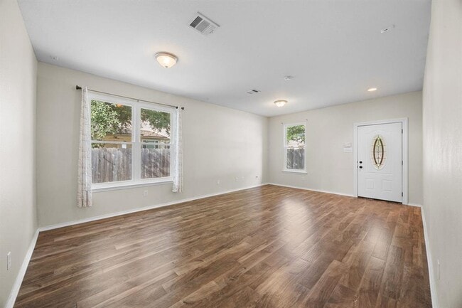 Building Photo - 4409 Woodstock Dr