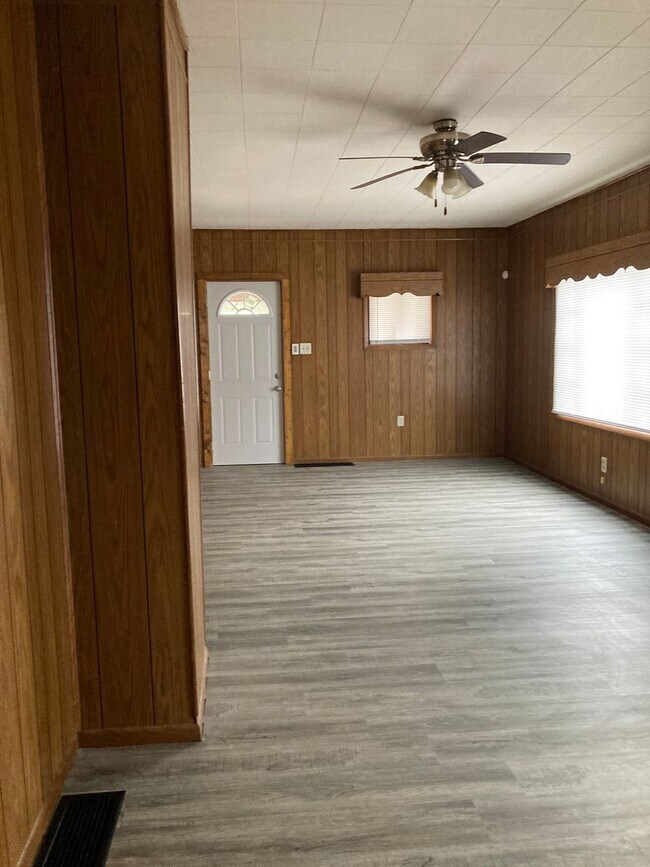 Building Photo - Charming 3 bedroom 1 bath