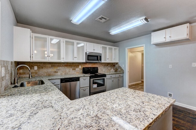Building Photo - Remodeled Retreat w/ Covered Patio, Front ...