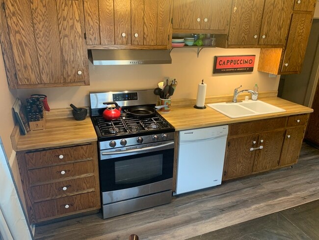 Building Photo - 3269 S 95th St