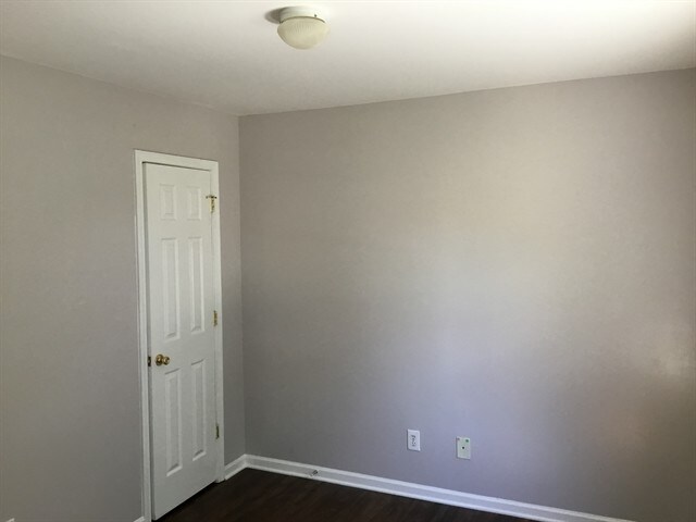 Building Photo - 6924 Red Bud Circle