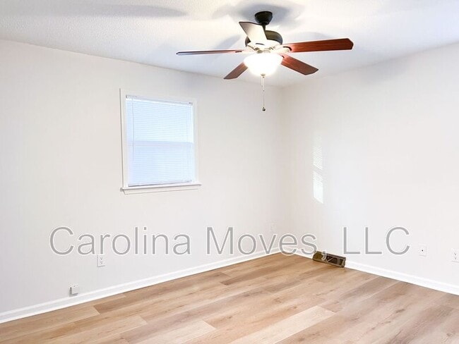Building Photo - 2304 Saluda Dam Rd