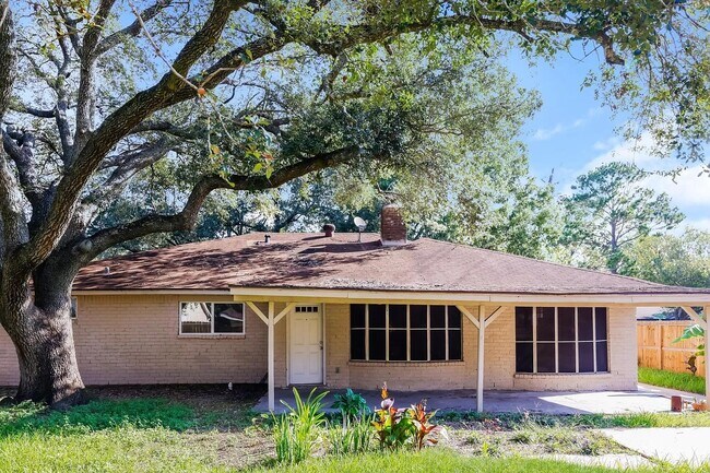 Building Photo - 16738 Barcelona Dr