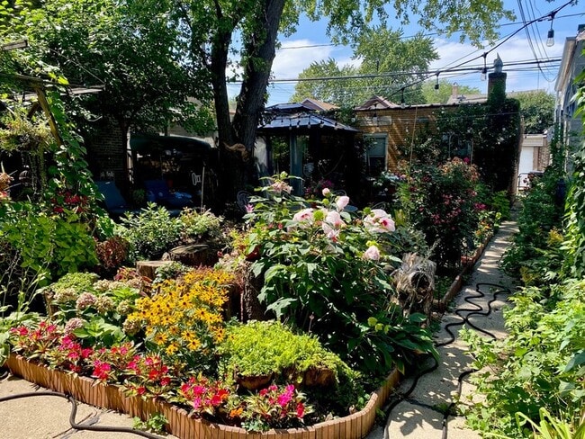 Building Photo - 3078 N Davlin Ct