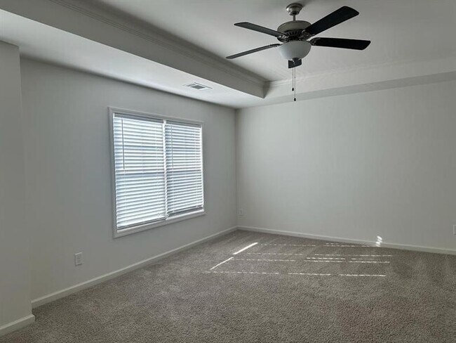 Building Photo - 5635 Parkview Ln