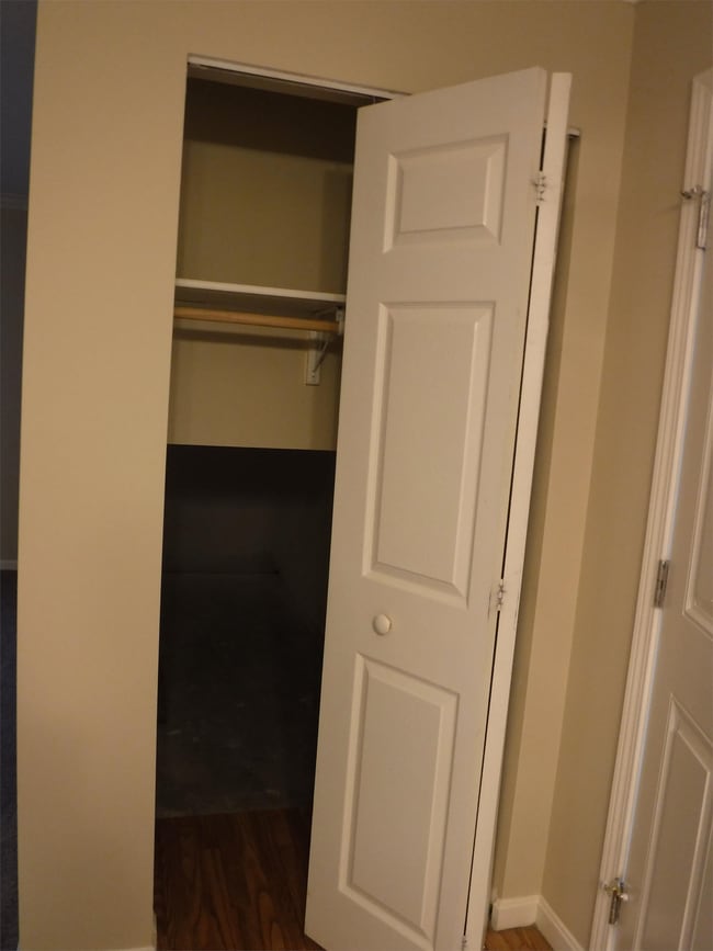 Building Photo - 109 Lake Point Dr