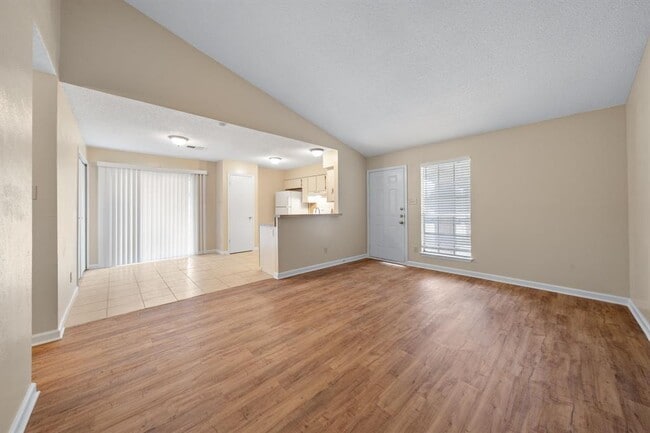 Building Photo - 100 Meteor Dr