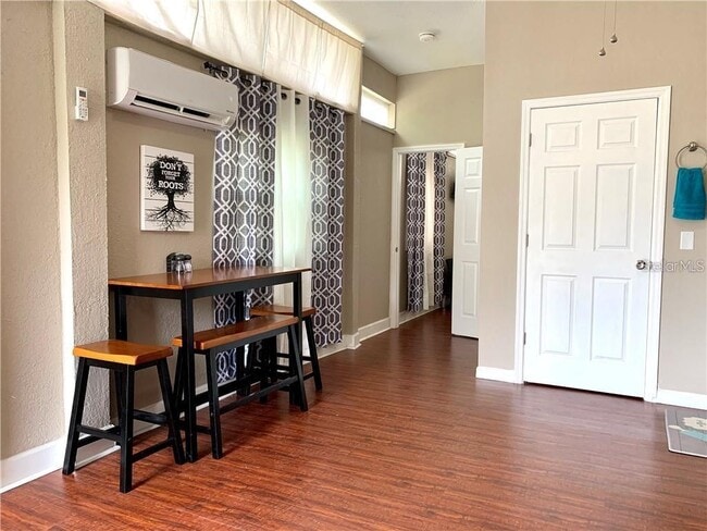Building Photo - 1245 CATALPA Ln
