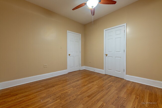 Building Photo - 6819 S Ridgeland Ave