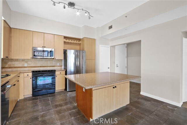 Building Photo - 488 E Ocean Blvd