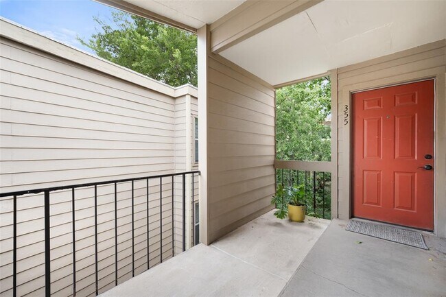Building Photo - 1135 Barton Hills Dr