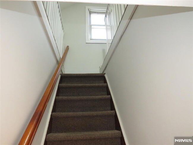 Building Photo - 11 Louis St