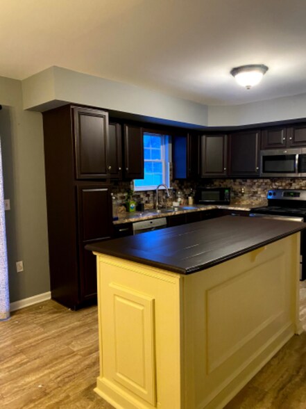 Building Photo - 2663 Anthony Ct