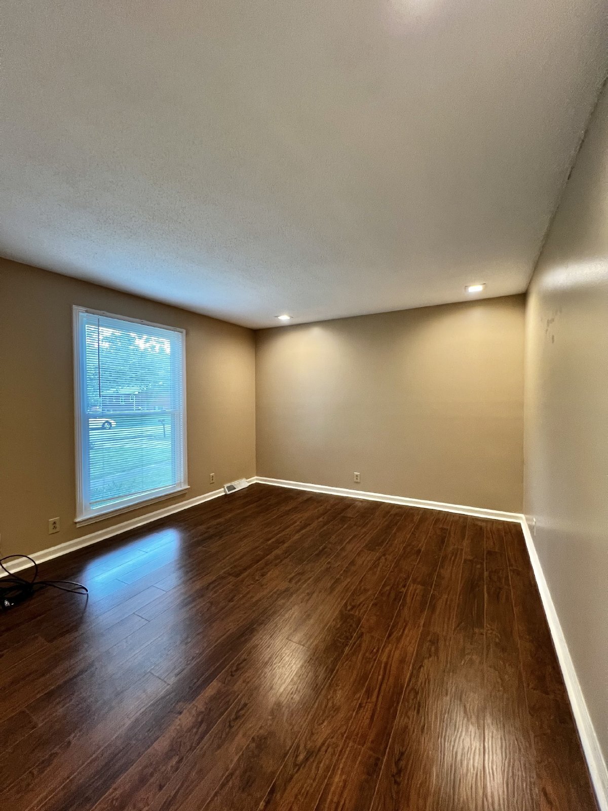 Building Photo - 365 Welchwood Dr