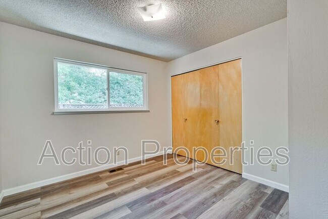 Building Photo - 67 Holbrook Ln