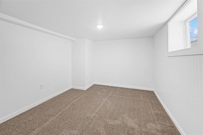 Building Photo - 1610 15th Ave