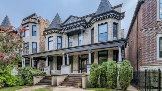 Building Photo - 4053 N Greenview Ave