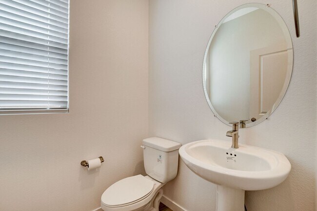 Building Photo - Spacious 3-Bed Summerlin Home with Den, Lo...