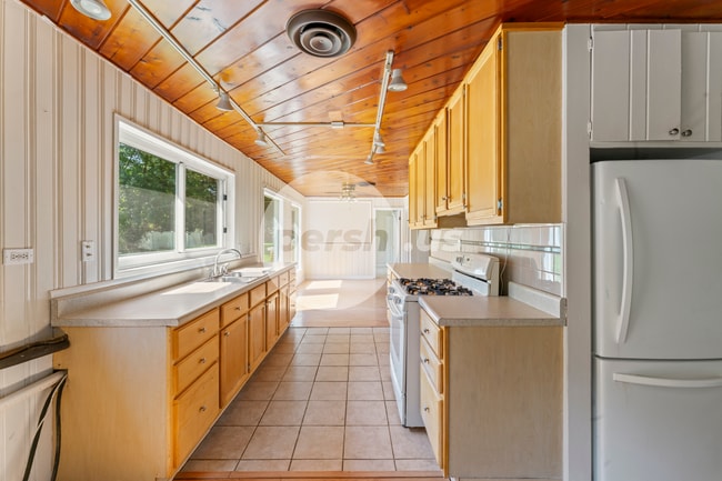 Building Photo - 4501 E Kuhn Rd