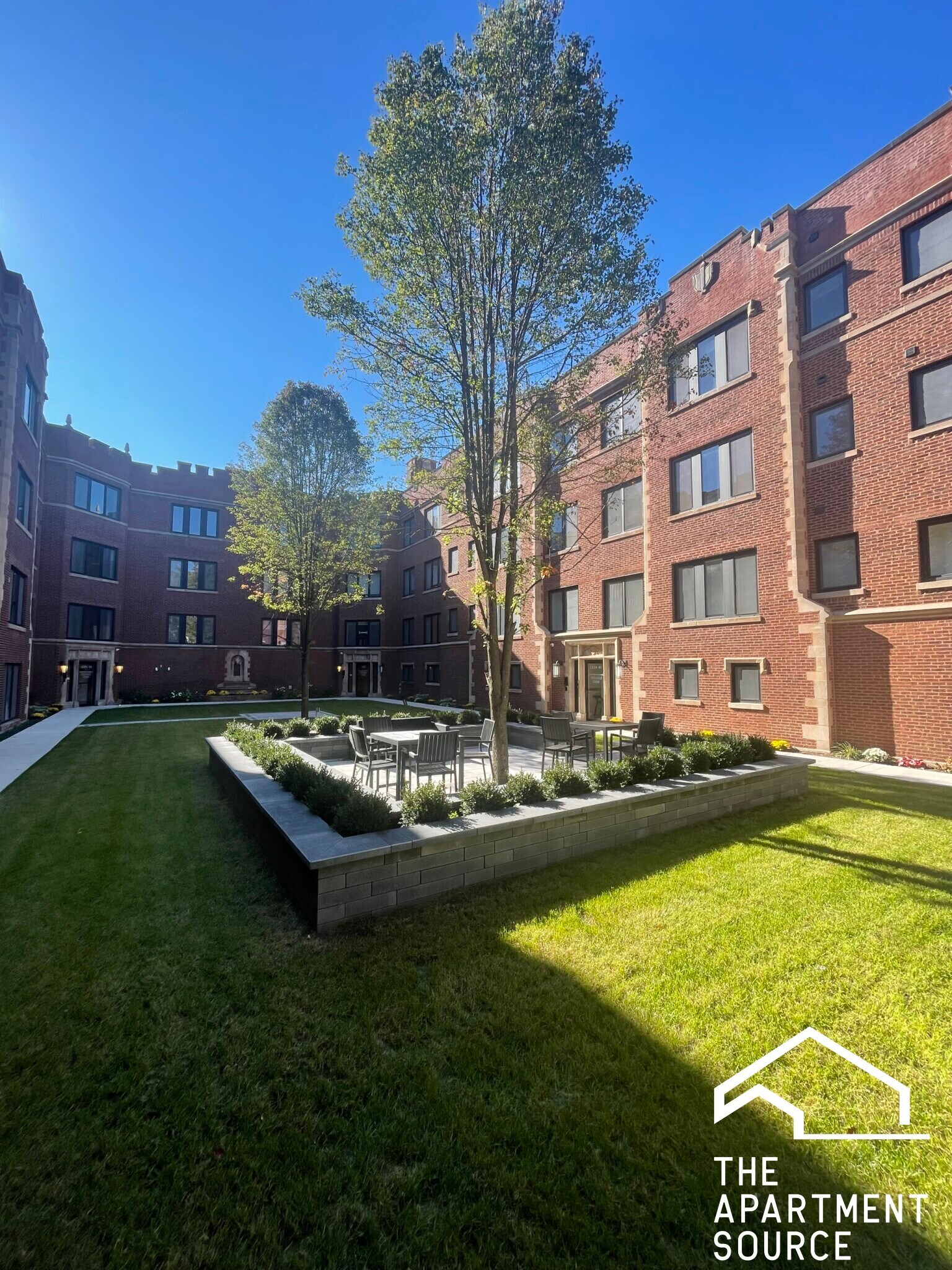 Building Photo - 1339 W Estes Ave