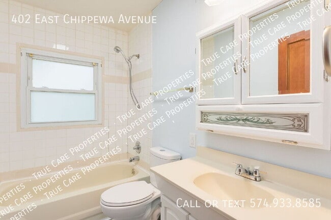 Building Photo - 402 E Chippewa Ave